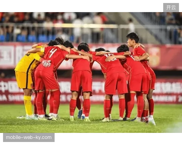 中国男足在关键战中0-1不敌印尼，暴露出进攻端创造力不足和防守端关键失误问题